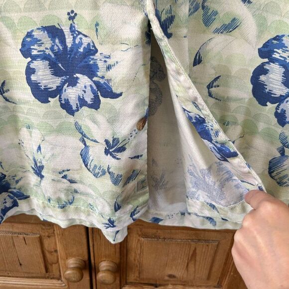 Tommy Bahama Large Original Fit Silk Pale Green and Blue Button Front Shirt - Picture 8 of 15